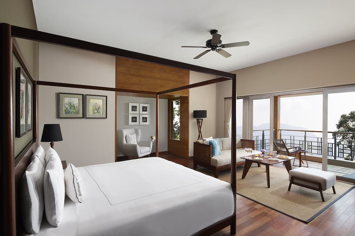 ห้องสวีท, 1 ห้องนอน, ระเบียง (Villa Suite) | เครื่องนอนระดับพรีเมียม, ผ้านวมขนเป็ด, เตียงพร้อมฟูกเสริมที่นอน