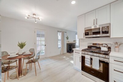 Nordic Grace FULLY Renovated 2 BD 2 BTH condo NEAR LV Strip - Free parking