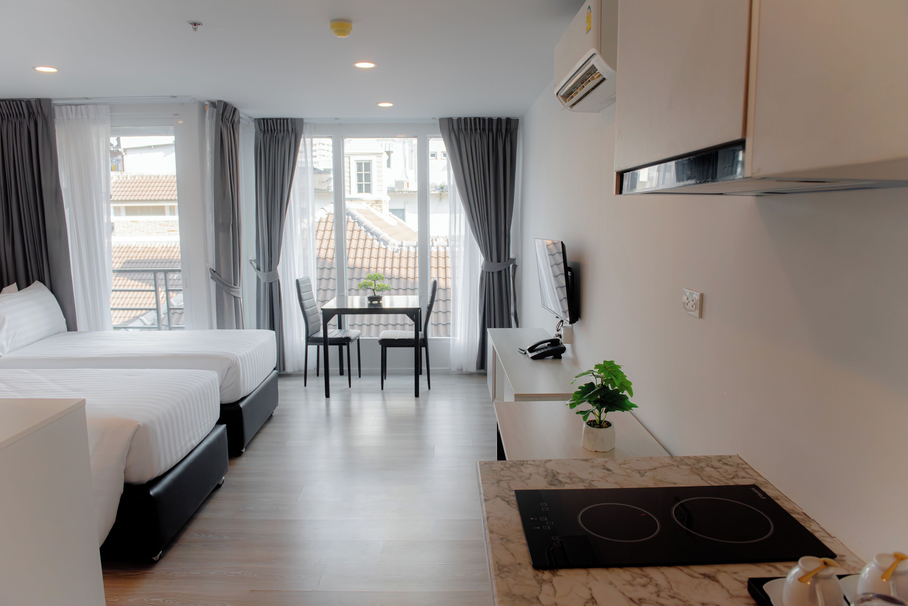 Deluxe Twin Room | City view
