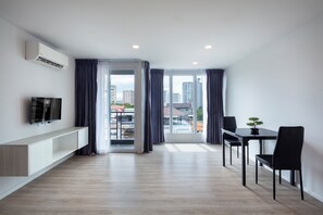 Living area - The Rizin Hotel Phratumnak (Pattaya)