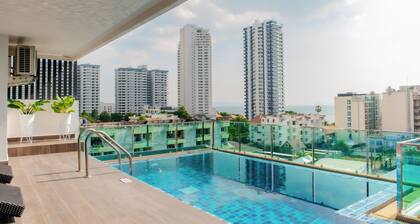 The Rizin Hotel Phratumnak