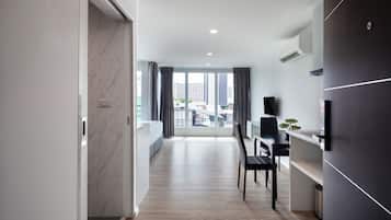 1 bedroom, premium bedding, pillow-top beds, in-room safe