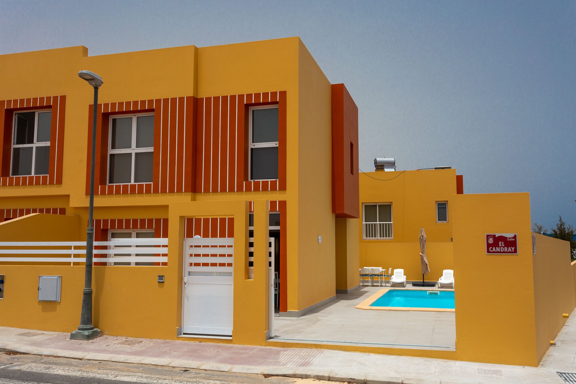 المنشأة من الخارج