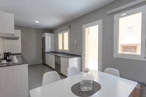 Fridge, microwave, oven, stovetop