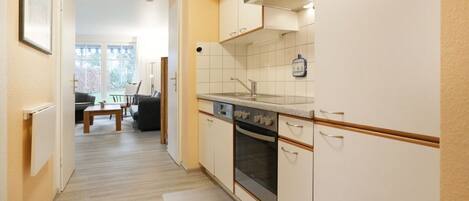 Fridge, oven, dishwasher, coffee/tea maker