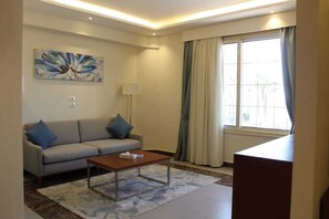 Royal Suite, Sea View | Living room | 32-inch LED TV with satellite channels, TV, heated floors - Royal Jewel Al Raml Hotel (Alexandria)