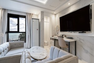 Junior Suite | Premium bedding, down comforters, desk, soundproofing