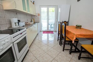 Fridge, microwave, oven, stovetop - The Apartment Daisy is in an excellent location, close to Rab . (Rab)