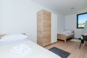 Lägenhet (Apartment LuNi - Three Bedroom Apartm) | 3 sovrum, strykjärn/strykbräda, barnsängar och sängkläder