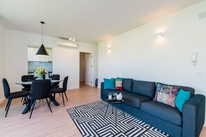 Lägenhet (Apartment LuNi - Three Bedroom Apartm) | Vardagsrum | Tv