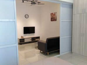 Desk, laptop workspace, blackout curtains, iron/ironing board - Summer Studio 2 - One South (Seri Kembangan)