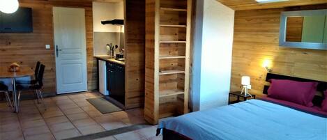 1 bedroom, travel cot, free WiFi, bed sheets
