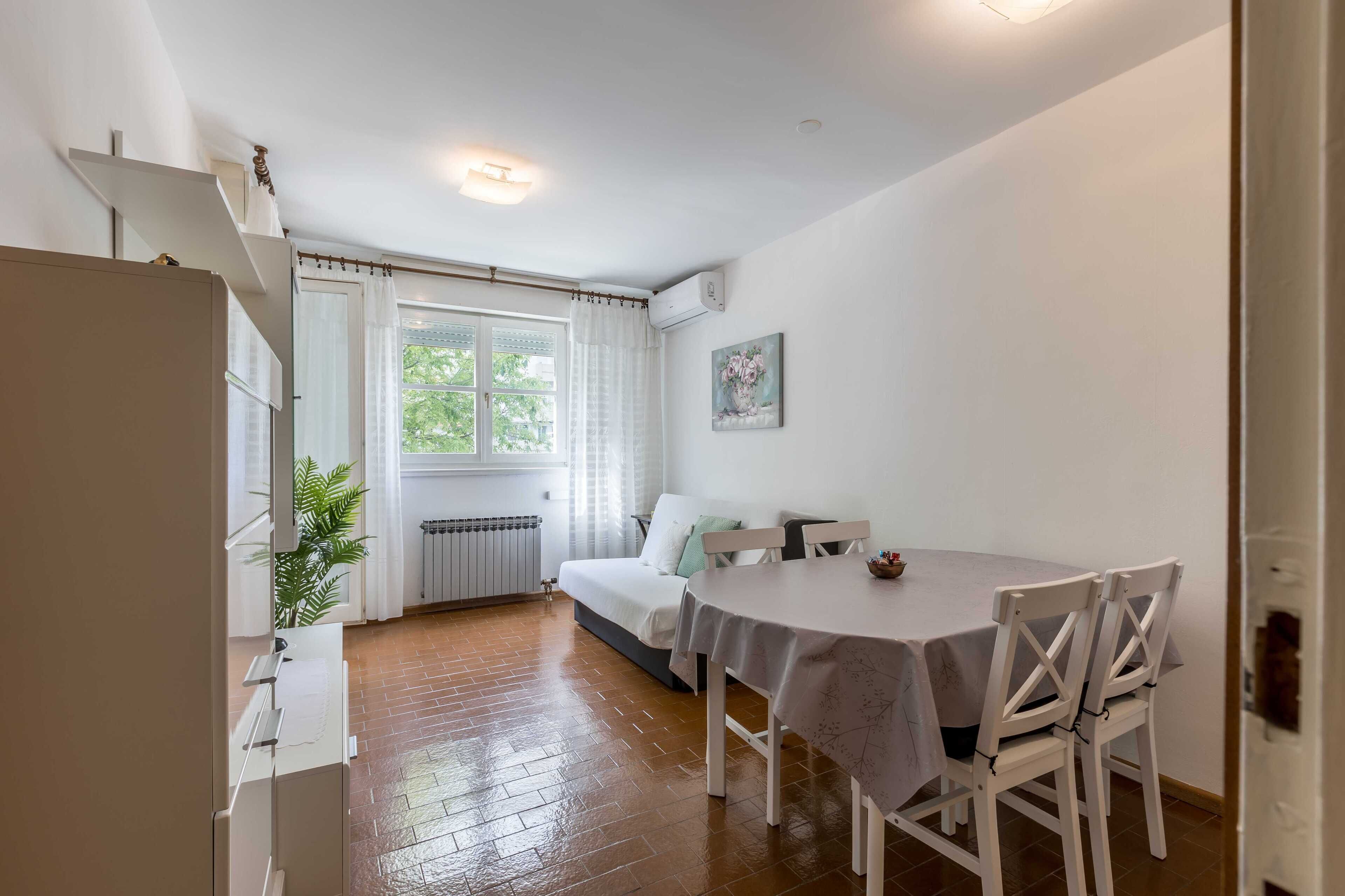 Appartement (One Bedroom Apartment) | Salle à manger