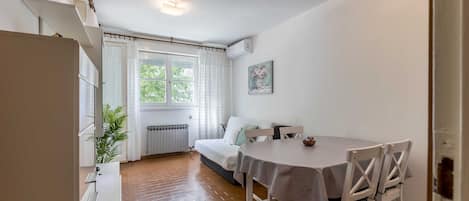 Apartemen (One Bedroom Apartment) | Ruang makan