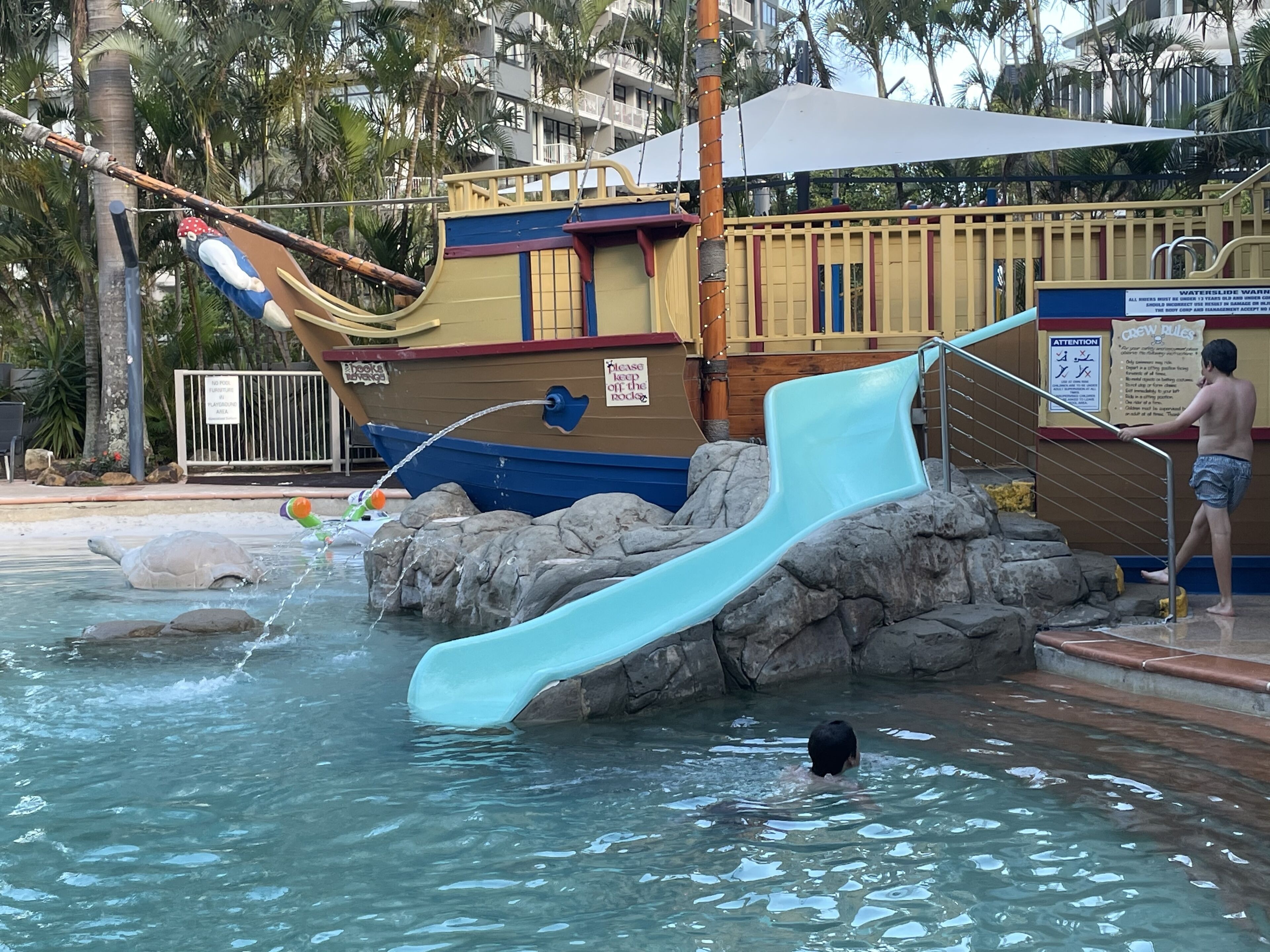 Crown Towers Private Holiday Apartment- Surfers Paradise — image 8