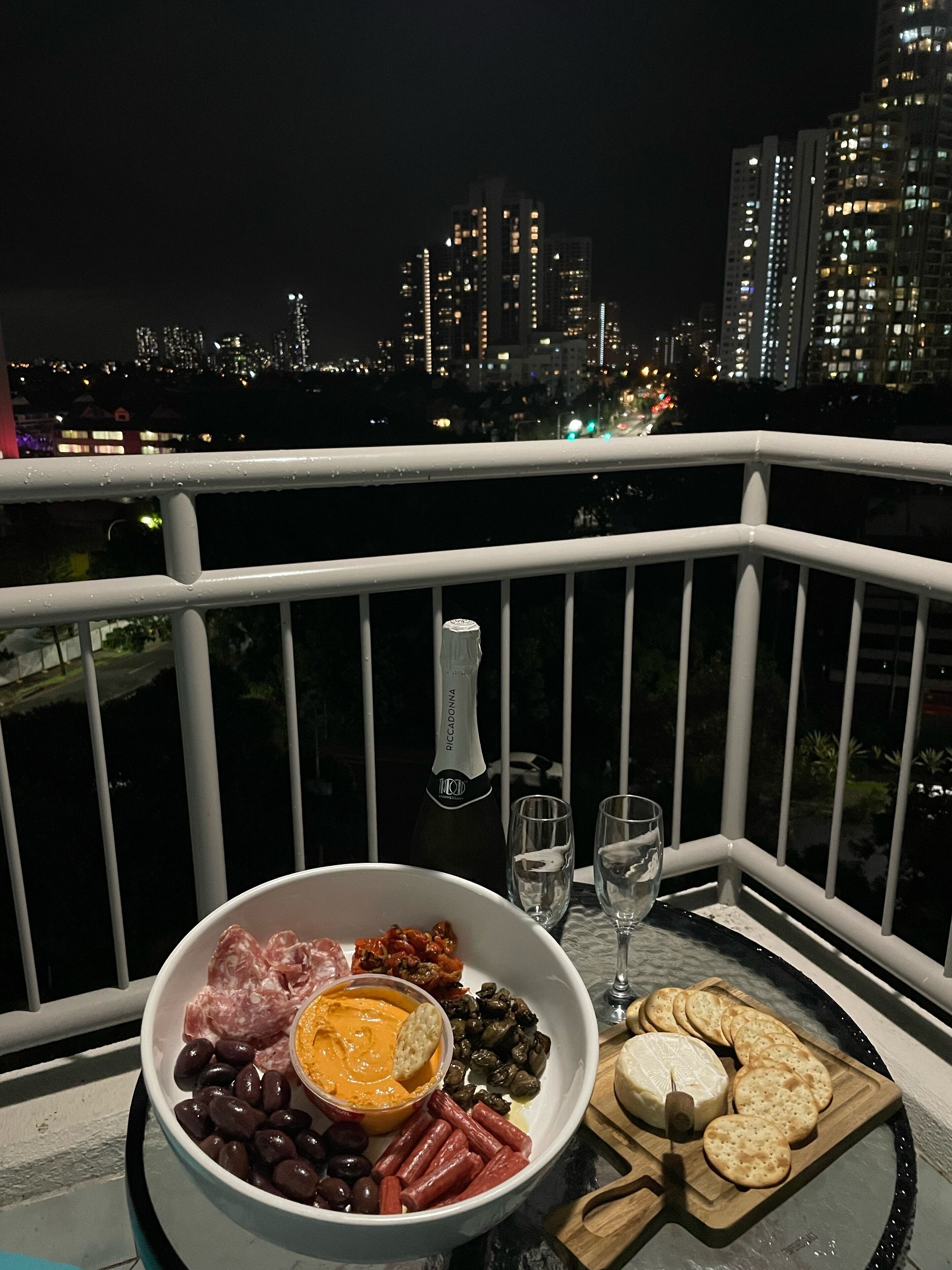 Crown Towers Private Holiday Apartment- Surfers Paradise — image 27