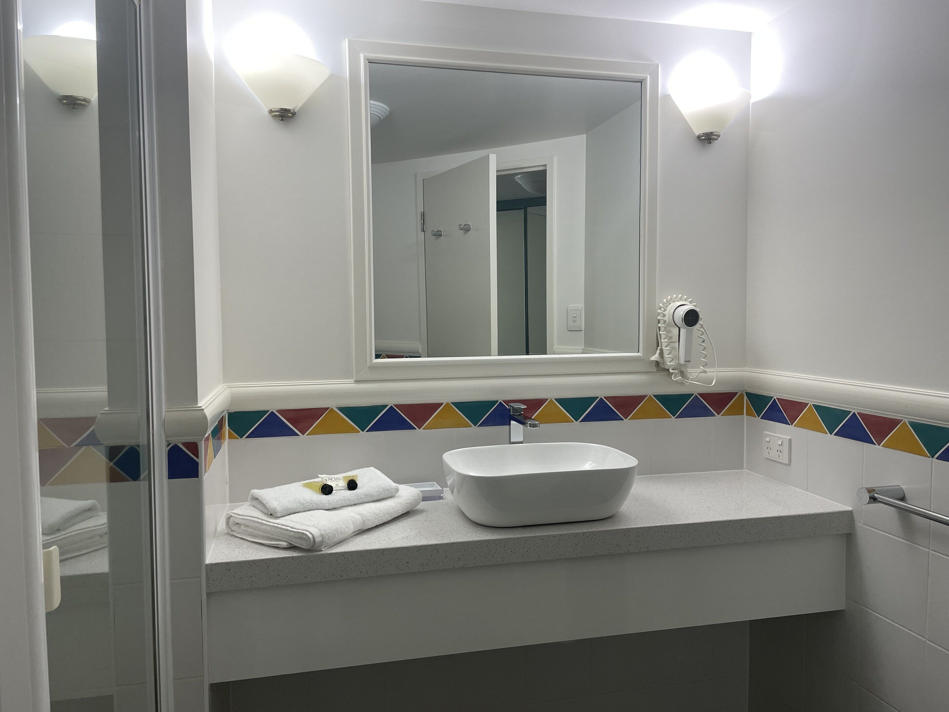 Crown Towers Private Holiday Apartment- Surfers Paradise — image 26