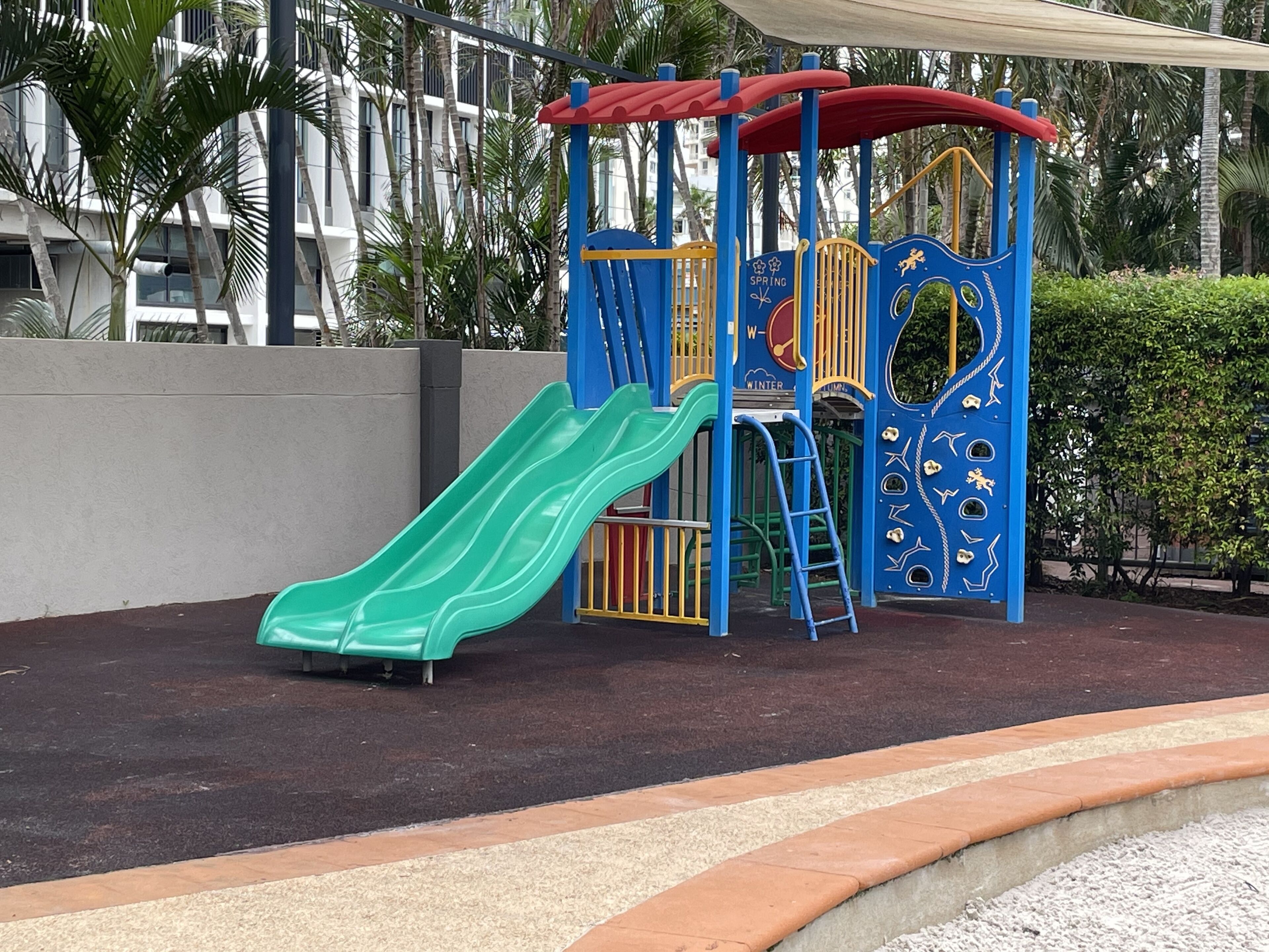 Crown Towers Private Holiday Apartment- Surfers Paradise — image 28