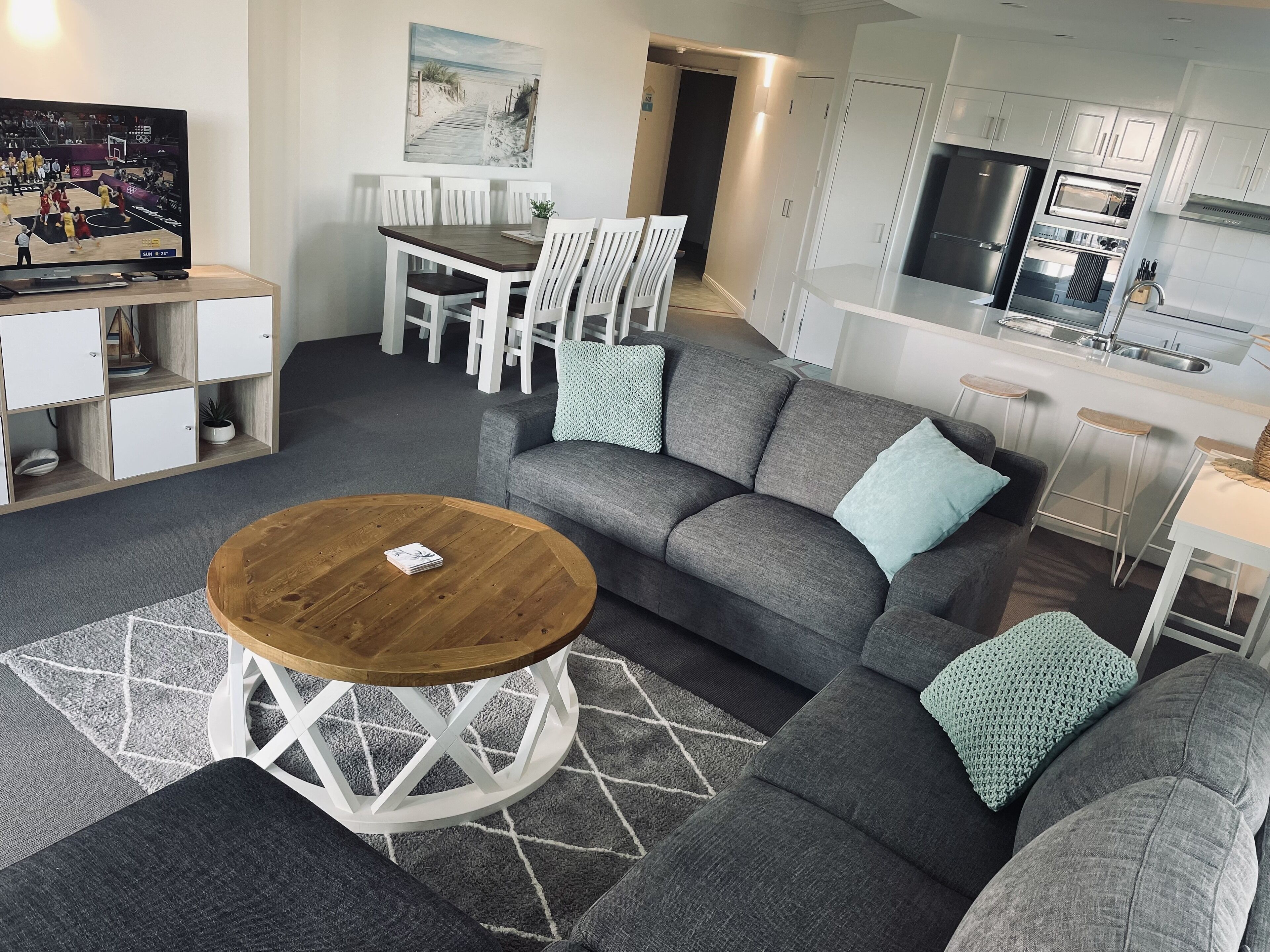 Crown Towers Private Holiday Apartment- Surfers Paradise — image 17