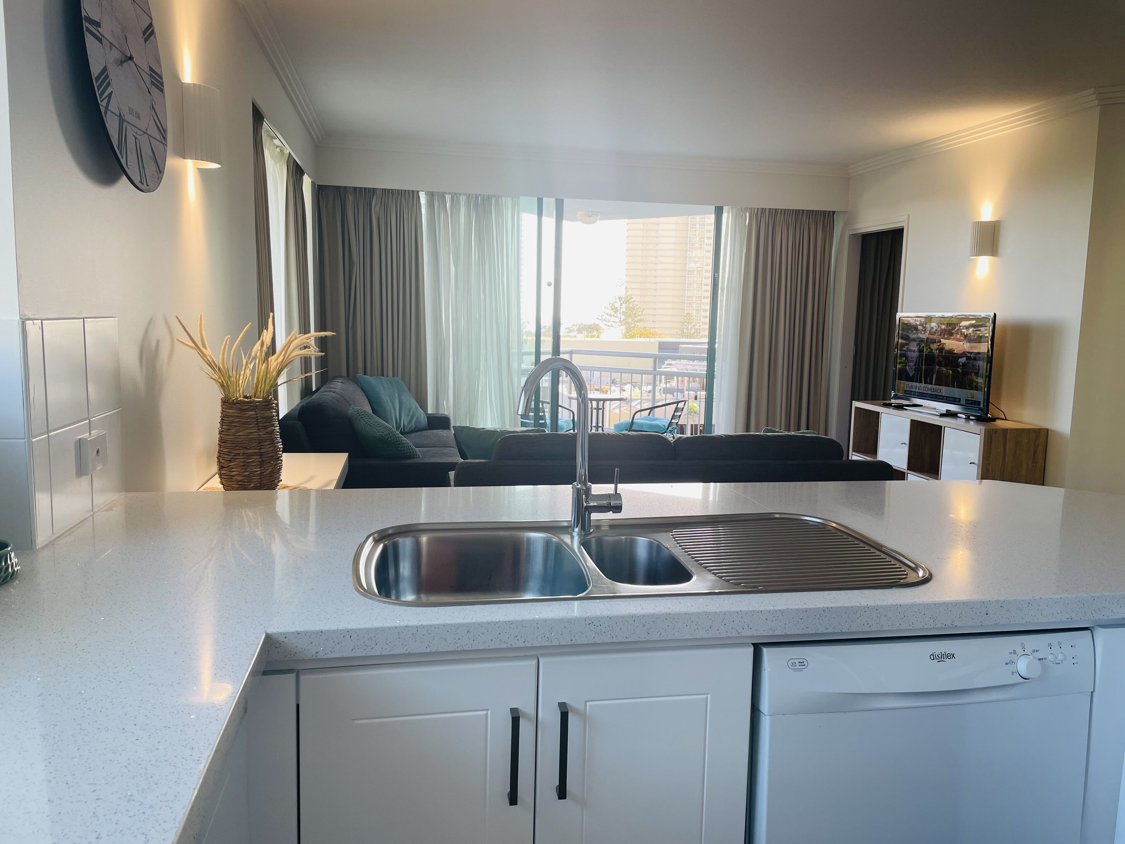 Crown Towers Private Holiday Apartment- Surfers Paradise — image 13