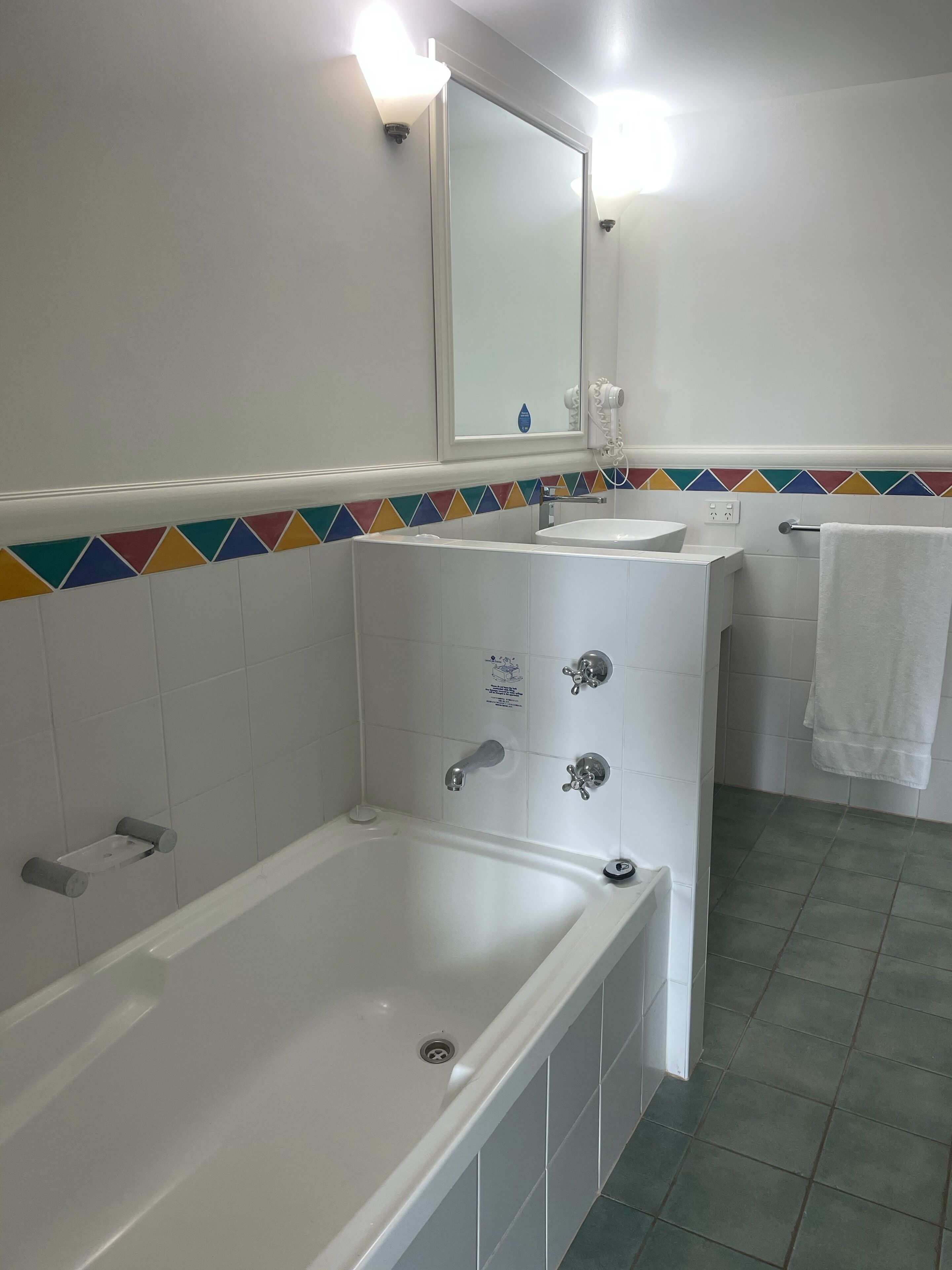 Crown Towers Private Holiday Apartment- Surfers Paradise — image 24