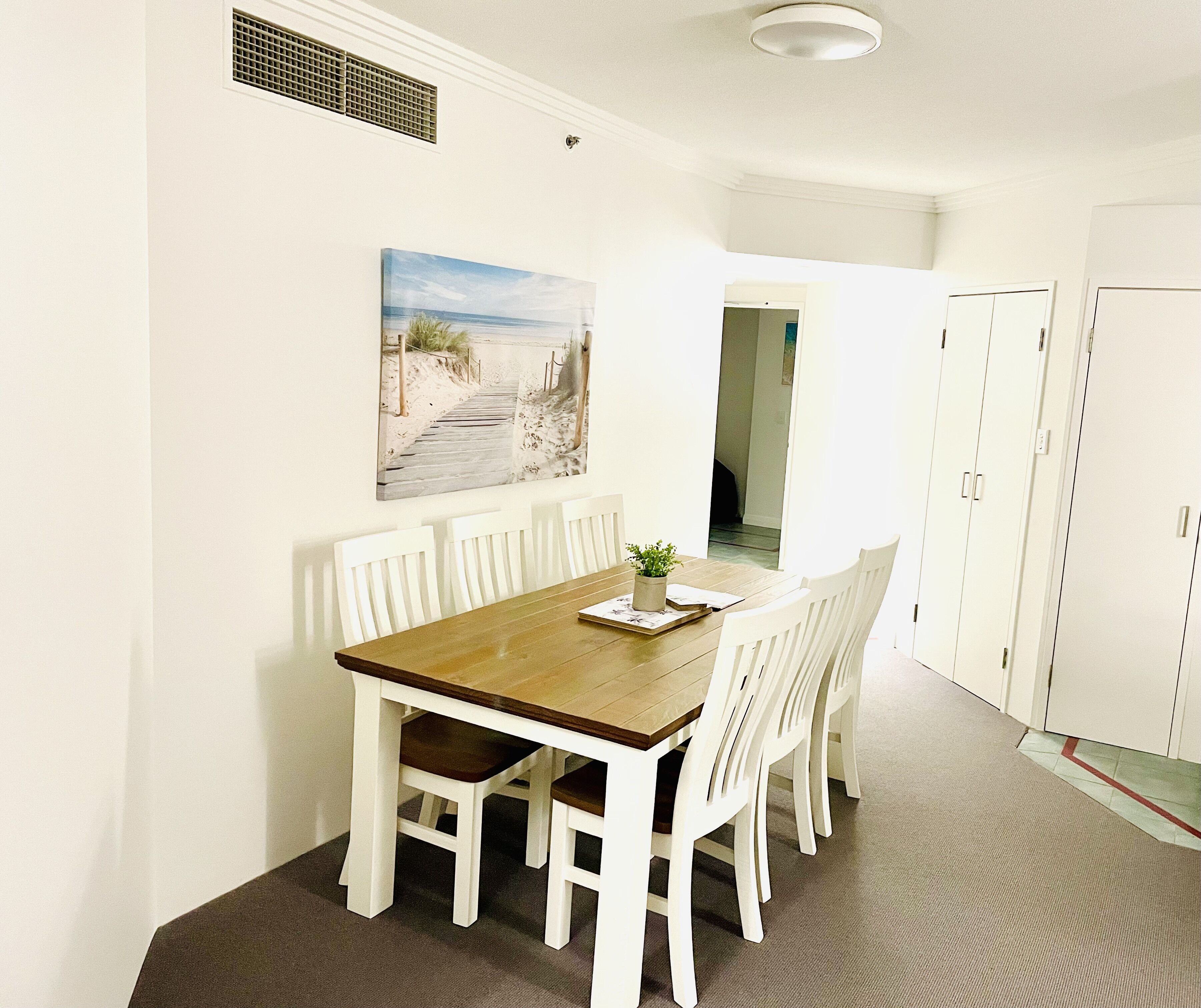 Crown Towers Private Holiday Apartment- Surfers Paradise — image 15