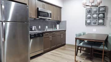 1 bedroom, in-room safe, desk, laptop workspace