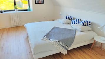 1 bedroom, iron/ironing board, travel cot, WiFi