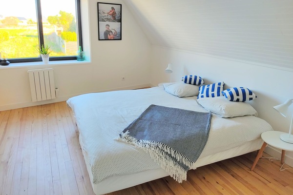 1 habitación, tabla de planchar con plancha, cuna de viaje y wifi