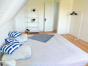 1 bedroom, iron/ironing board, travel cot, WiFi