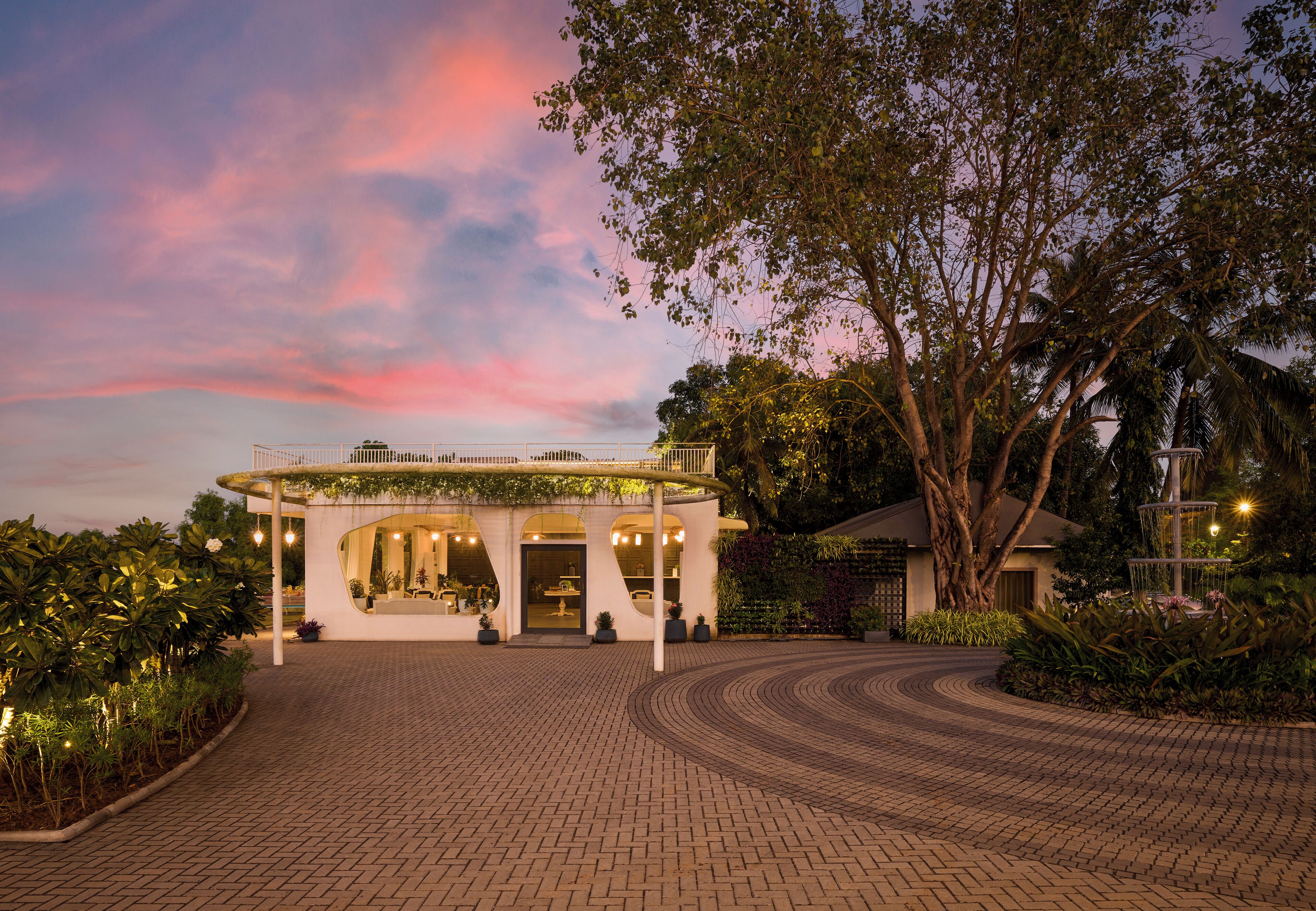 المنشأة من الخارج