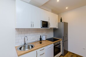 Apartment (Apartment Moon River - Two-Bedroom Ap) | Eigene Küche | Kühlschrank, Mikrowelle, Herdplatte, Geschirrspüler