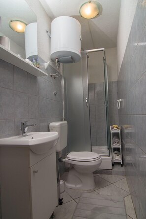 Studio (Studio with Terrace) | Badezimmer
