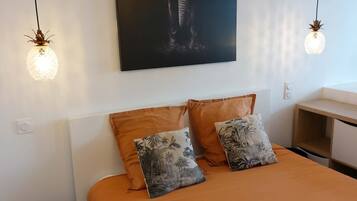 1 bedroom, soundproofing, iron/ironing board, travel crib