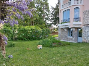 Property grounds - Le Bompard*** 50 m² Art Deco villa with garden (Rodez)