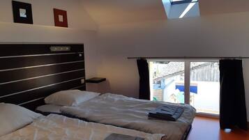 2 chambres, fer et planche à repasser, Wi-Fi gratuit, draps fournis