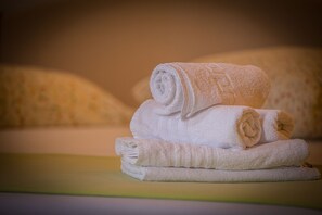 Dusche, Handtücher, Toilettenpapier