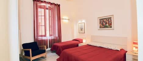 2 bedrooms, desk, iron/ironing board, free WiFi
