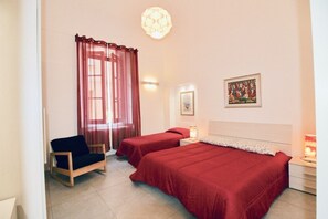 2 bedrooms, desk, iron/ironing board, free WiFi - Marco Holiday Apartment (Pescara)