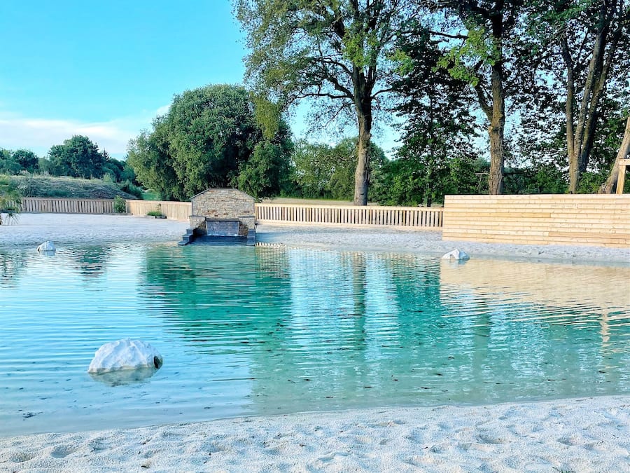 Sesongbasert utendørsbasseng og bassengtelt (inkludert)