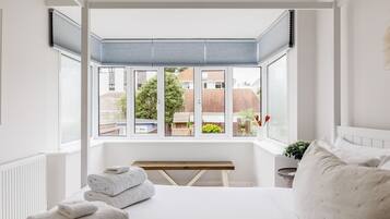 3 bedrooms, in-room safe, iron/ironing board, travel crib