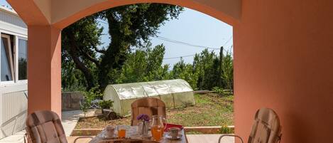 Apartamento (Two-Bedroom Apartment with Terrace) | Terraço/pátio