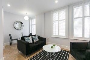 Leilighet – standard | Oppholdsområde | Flatskjerm-TV