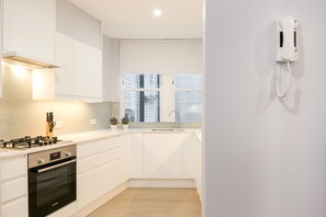 Standard-Apartment | Eigene Küche | Großer Kühlschrank, Mikrowelle, Ofen, Herdplatte