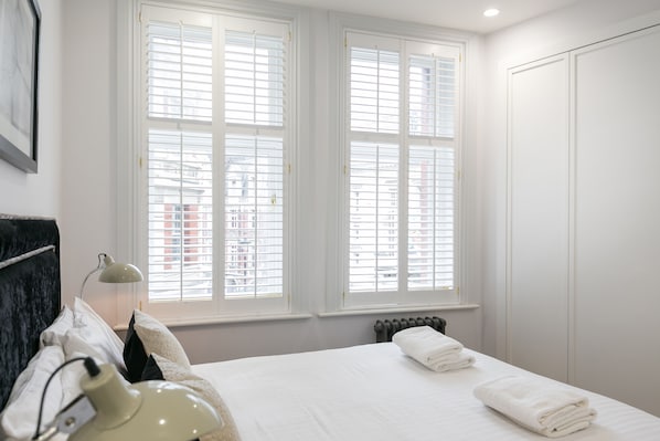 Superior-Apartment | Schallisolierte Zimmer, Babybetten, kostenloses WLAN, Bettwäsche