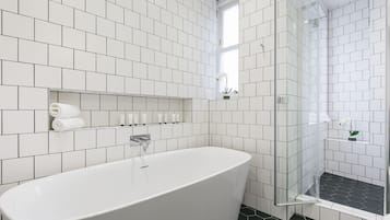 Attico Deluxe, 3 camere da letto, balcone | Bagno | Set di cortesia gratuito