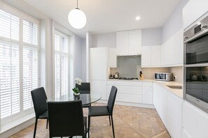Superior Two Bedroom Apartment | Private kitchen - Urban Chic - Shaftesbury (London)
