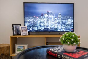 Superior One Bedroom Apartment | Living area | Flat-screen TV - Urban Chic - Rathbone (London)