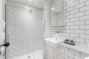 Standard One Bedroom Apartment | Bathroom - Urban Chic - Rathbone (London)