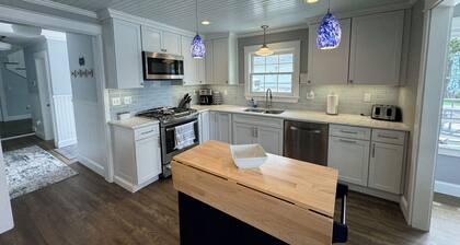 Beautiful Beachfront Lake House- Sleeps up to 12- Weekly Discounts Available!